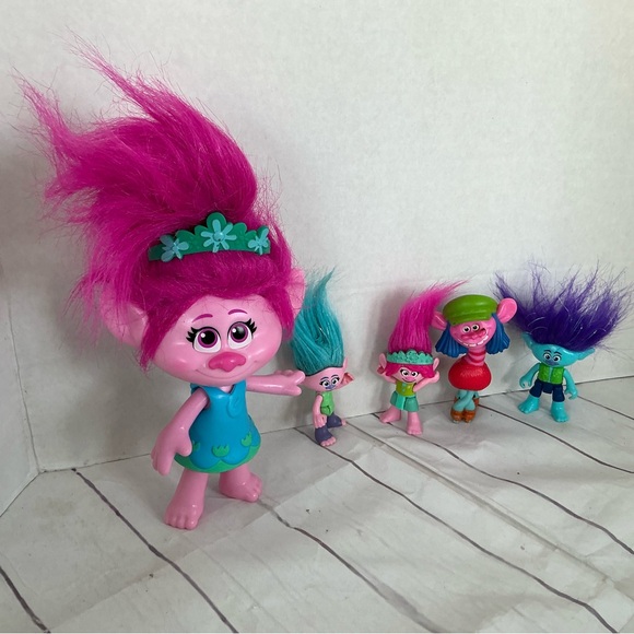 Hasbro 2019 Trolls POPPY TROLL Plastic Toy Figure And friends set of 4 - Picture 2 of 7